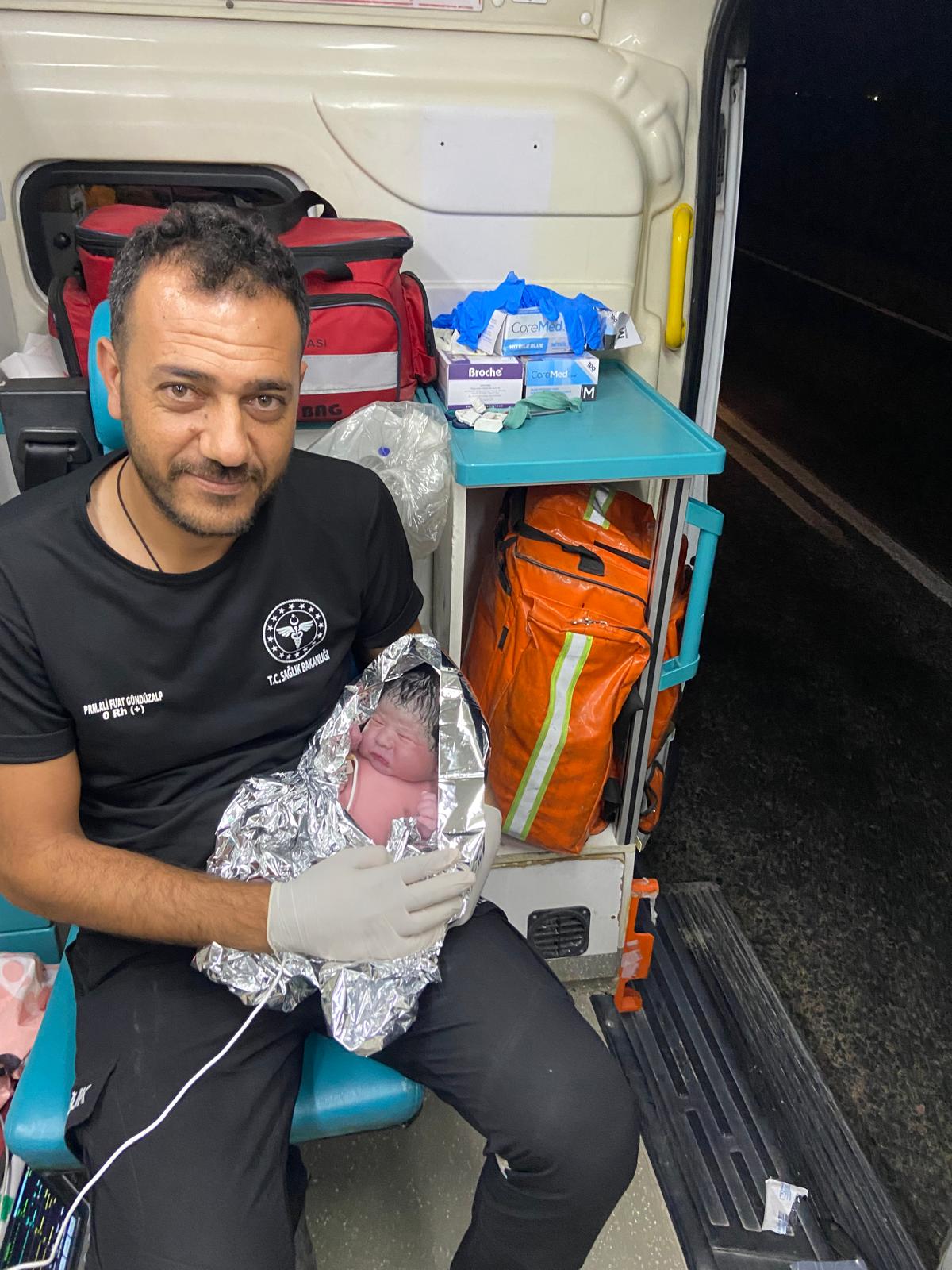 Şanlıurfa’da yolda gerçekleşen doğum başarıyla tamamlandı – Tirebolu Haber