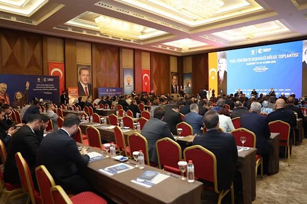 Büyükkılıç, AK Parti Yerel Yönetimler Değerlendirme Toplantısı’na katıldı