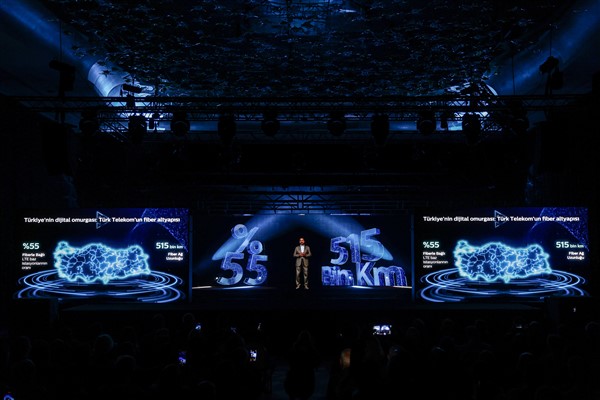 Türk Telekom bir ilke imza attı: 5G hologram ile canlı basın toplantısı