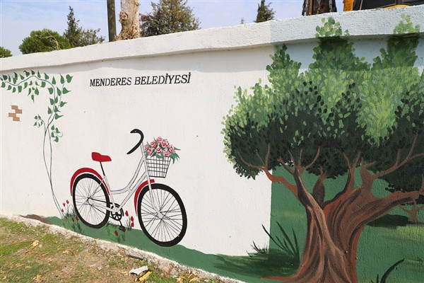 Menderes’te Akçaköy’ün duvarları tuvale dönüştü