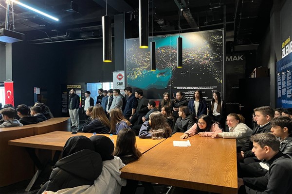 Öğrenciler, İzmit Belediyesi 17 Ağustos Deprem Anma ve Farkındalık Müzesi’ni ziyaret etti