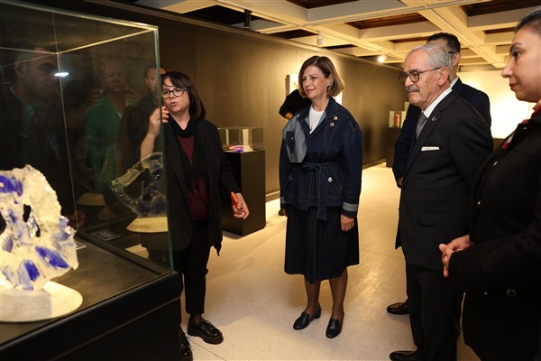 Büyükşehir, “Camın Çağdaş Yüzü” sergisine ev sahipliği yapıyor