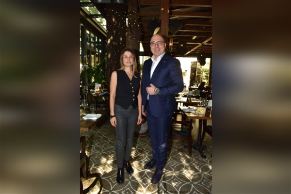 JR Mayer eşliğinde Bernhard H. Mayer yeni takı koleksiyonlarını tanıttı