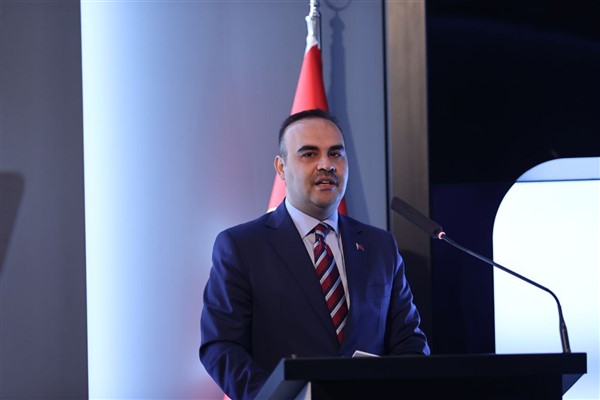 Bakan Kacır, Aliya İzzetbegoviç’i vefat yıl dönümünde andı