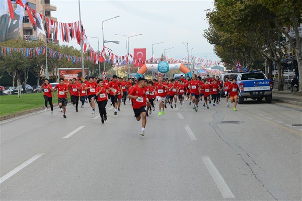 Nilüfer’de binden fazla öğrenci Cumhuriyet için koştu