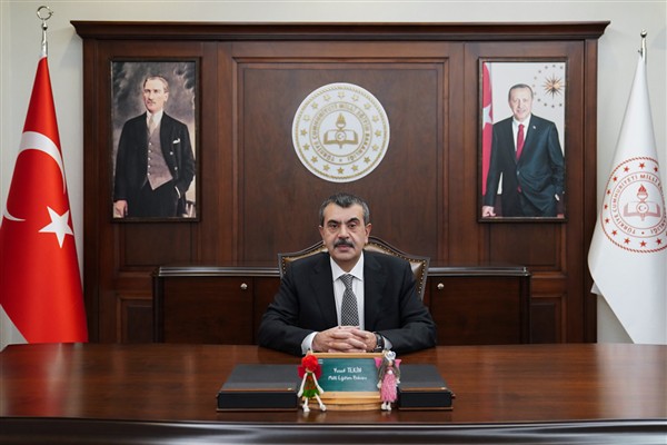 Tekin: Özveriyle çalışan basın mensuplarımızın Dünya Gazeteciler Günü’nü tebrik ediyorum