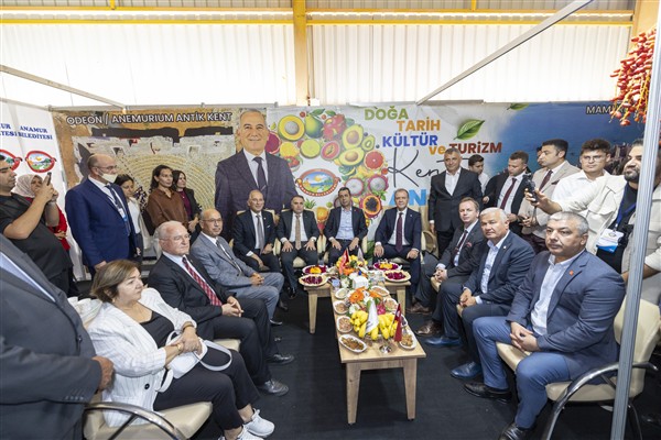 Başkan Seçer, 2. Anamur Tarım ve Tropikal Ürünler Fuarı’na katıldı