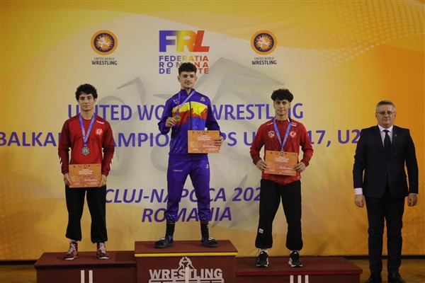 Konya Büyükşehir Belediyespor Güreş Takımı sporcuları’ndan madalya