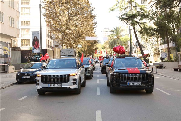 JAECOO konvoyundan Cumhuriyet’e saygı duruşu