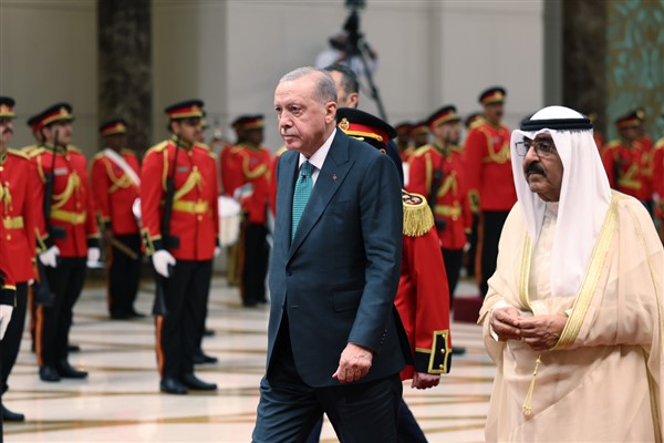 Cumhurbaşkanı Erdoğan Kuveyt’e ulaştı