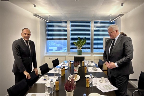 Sybiha: Yunanistan’ın AB yaptırım politikasını desteklemesi önemlidir