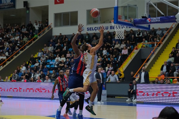 Konya Büyükşehir Belediyespor Basketbol Takımı, yenilgisiz devam ediyor