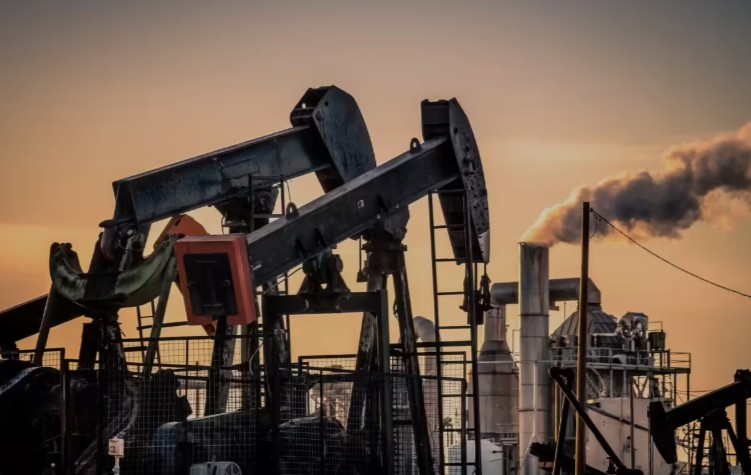 Trump’ın Rus petrol şirketlerine yaptırımı sonrası petrol fiyatları yüzde 3 arttı