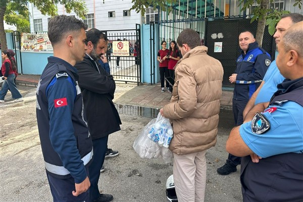 Büyükşehir’den okul önlerinde seyyar satıcı denetimi