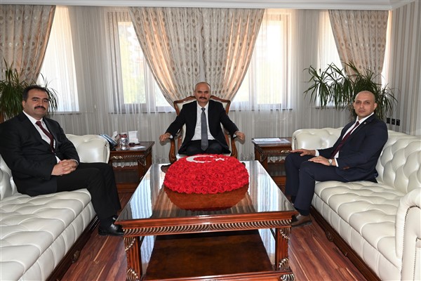 Çil ve Tuncer, Vali Canalp’i ziyaret etti