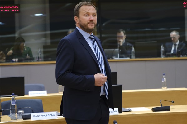 Tsahkna: Kremlin’in savaş finansmanını kesiyoruz