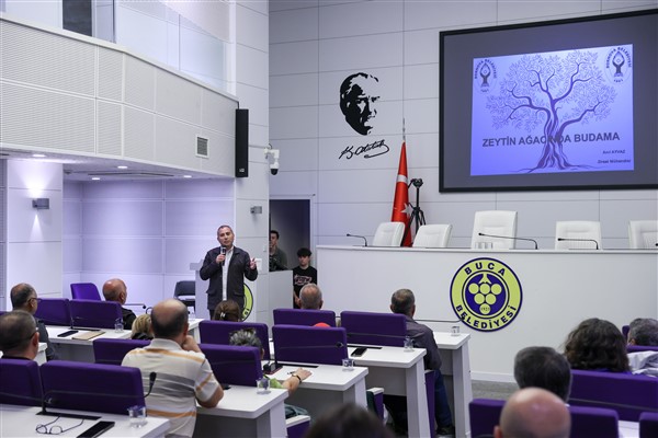 Buca Belediyesi’nden zeytin budama eğitimi
