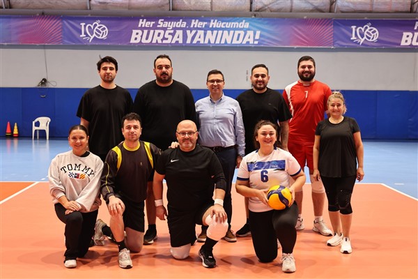 Nilüfer Belediyesi çalışanları, voleybol turnuvasında bir araya geldi