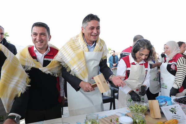 Aliağa’da 4. Zeytin Hasat Şenliği düzenlendi