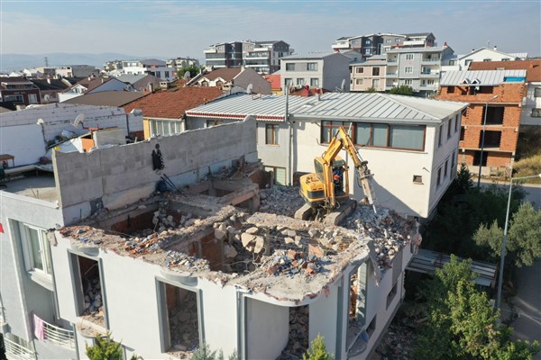 Osmangazi’de ruhsatsız katlara müdahale