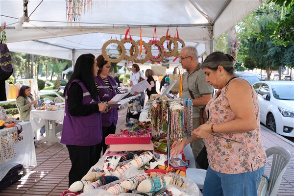 Seyhan Kadın Emeği Pazarı kuruldu