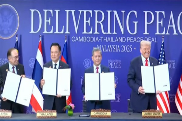 Trump, Tayland-Kamboçya arasında imzalanan ‘tarihi’ barış anlaşmasına tanıklık etti