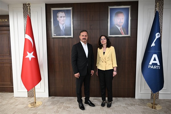 Anahtar Parti Kadın Kollar Bursa İl Başkanı, Okur oldu