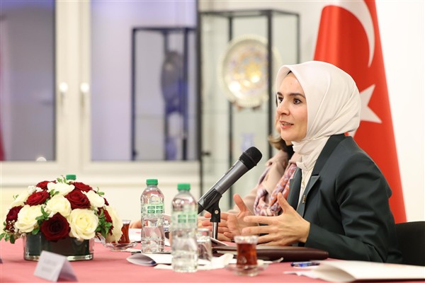 Bakan Göktaş, Bambino Gesu Çocuk Hastanesi’ni ziyaret etti