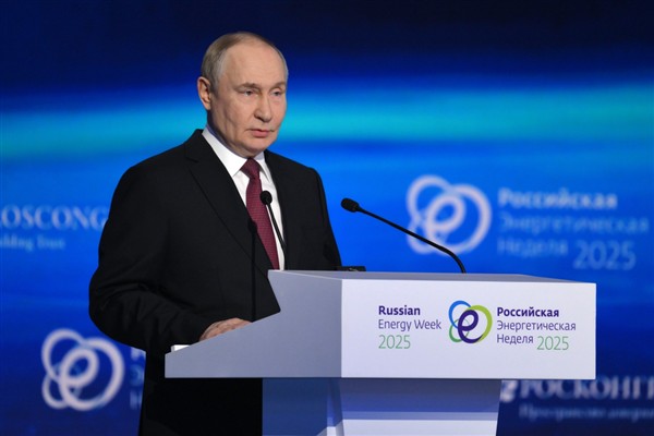 Putin: Rus petrol sektörü güvenilir bir şekilde faaliyet gösteriyor