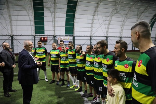 Edremit’te Cumhuriyet Kupası’nın şampiyonu 9 Eylül FK oldu