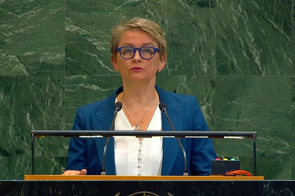 İngiltere Dışişleri Bakanı Cooper: Putin’in petrol gelirlerinin peşindeyiz