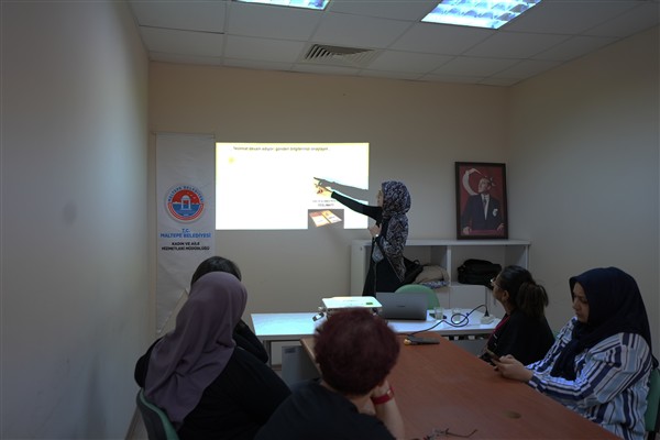Maltepe’de kadınlara güvenli internet eğitimi