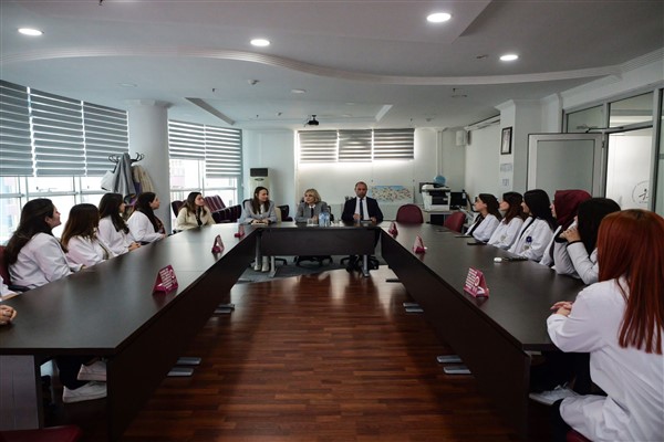 Başkan Yardımcısı Keyvan, ETİMGEM ve ETİSEM öğretmenleriyle toplantı gerçekleştirdi